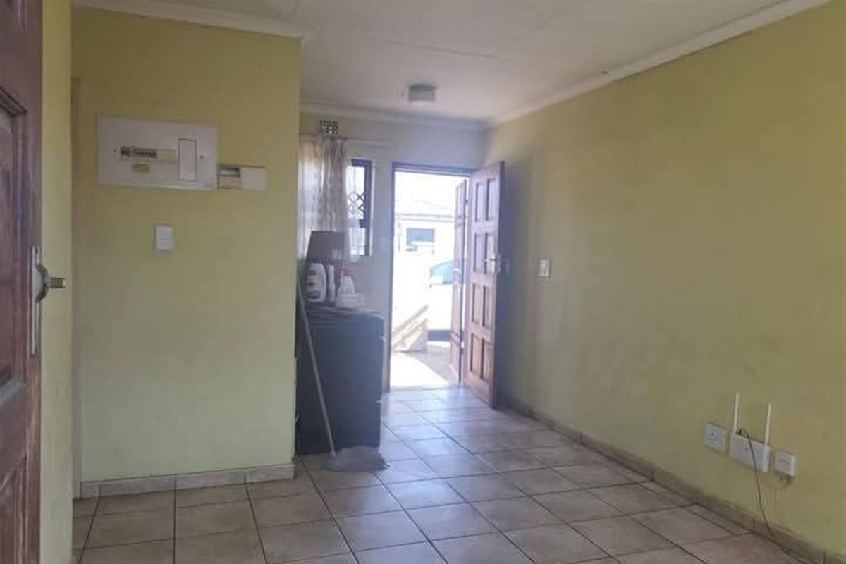 House For Sale in Vanderbijlpark CE, Vanderbijlpark - Photo 3