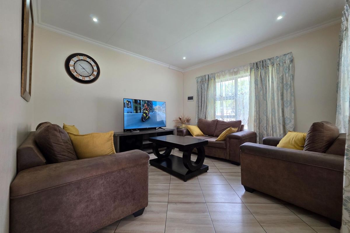 Neat 3 bedroom house for sale in Eden Park - Photo 3