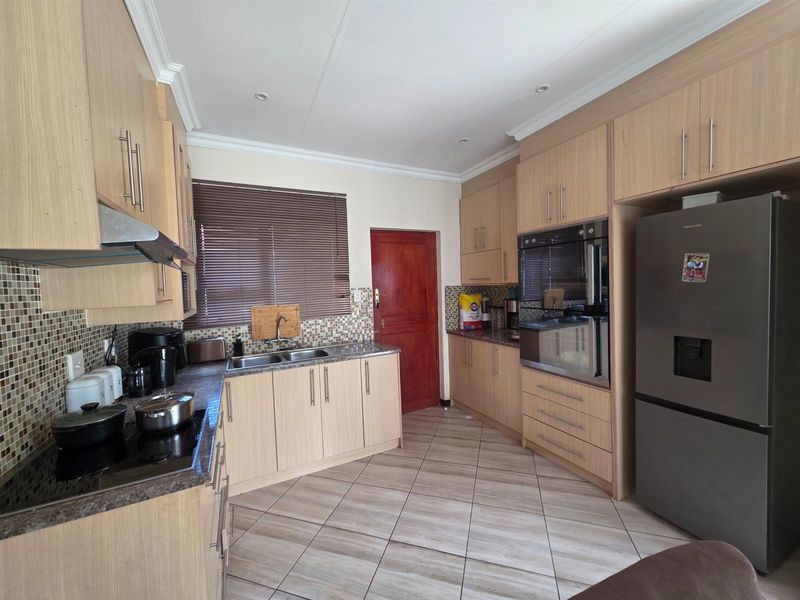 Neat 3 bedroom house for sale in Eden Park - Photo 8