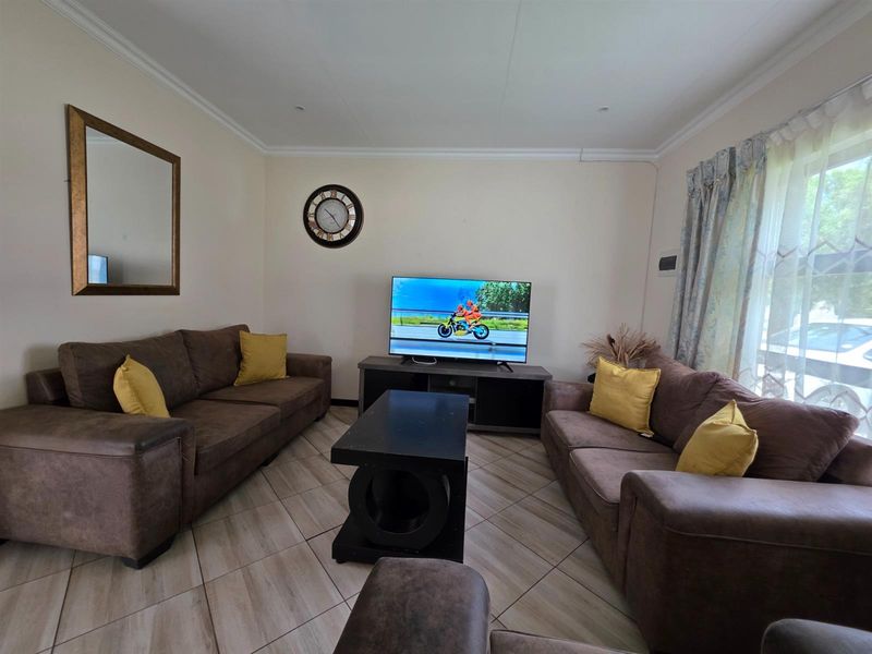 Neat 3 bedroom house for sale in Eden Park - Photo 5