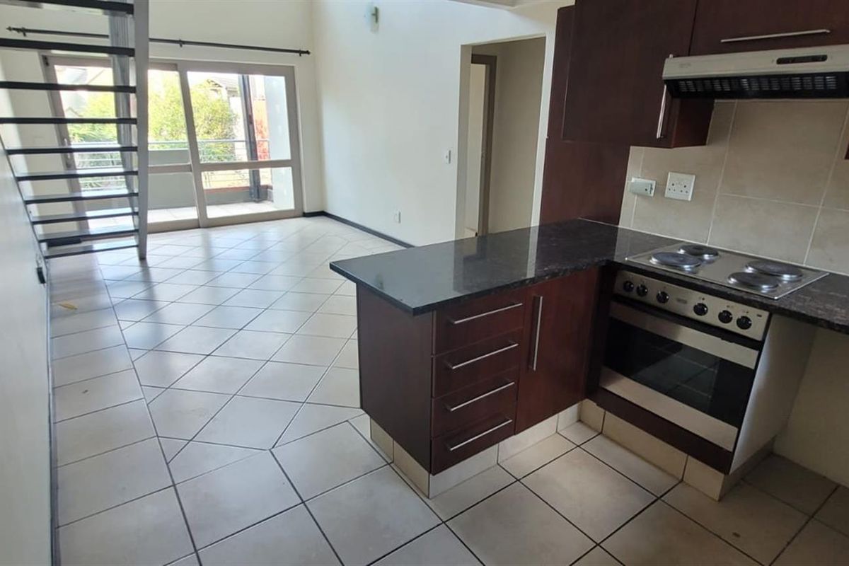2 Bedroom Loft Apartment / Flat for Sale in Lonehill - Photo 2