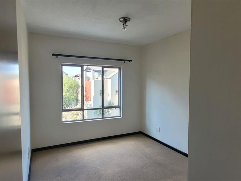 2 Bedroom Loft Apartment / Flat for Sale in Lonehill - Photo 6