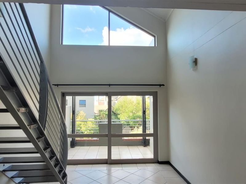 2 Bedroom Loft Apartment / Flat for Sale in Lonehill - Photo 5