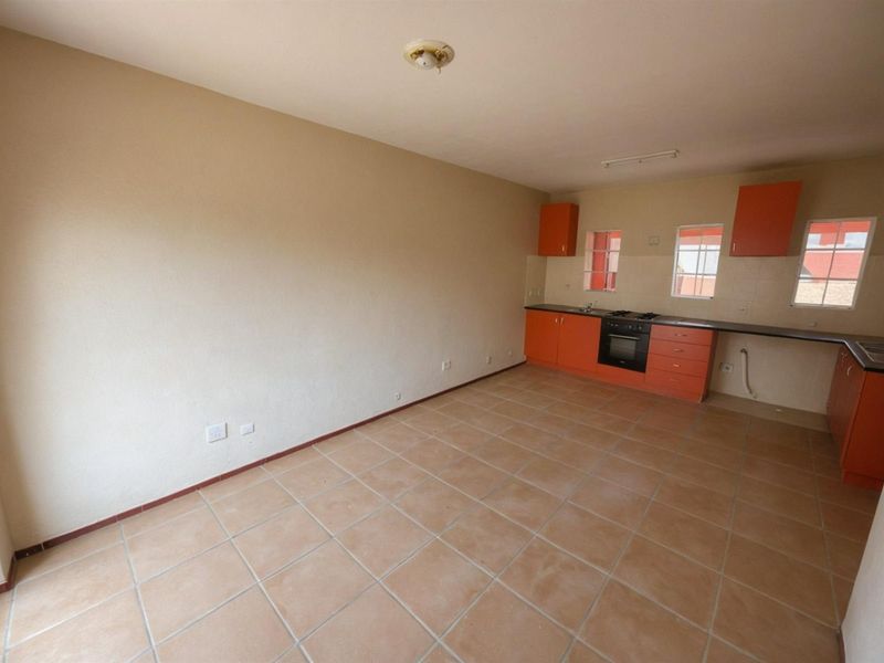 2Bed 1Bath Spacious Ground Floor Unit For Urgent Sale - Photo 6