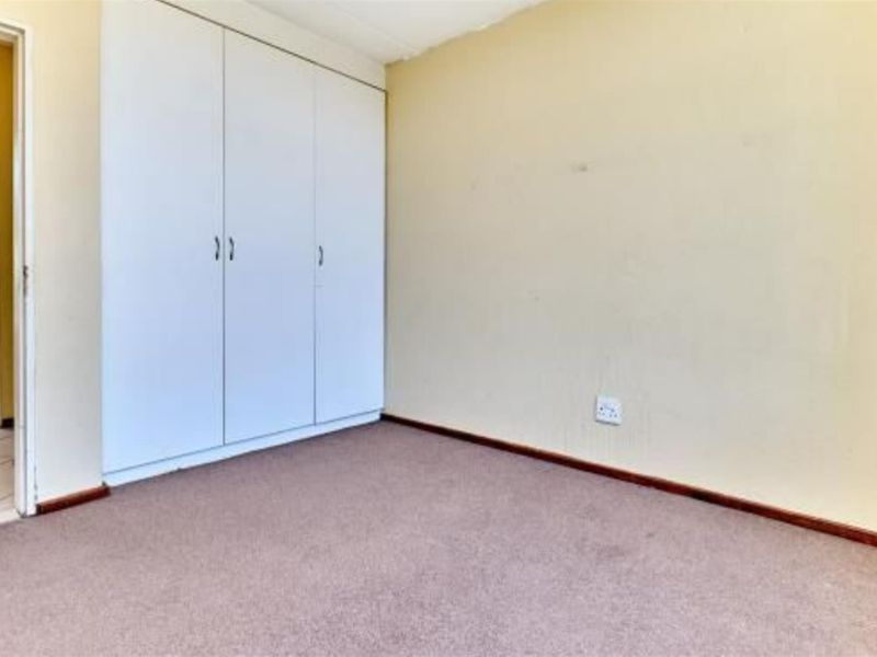 2Bed 1Bath Spacious Ground Floor Unit For Urgent Sale - Photo 10