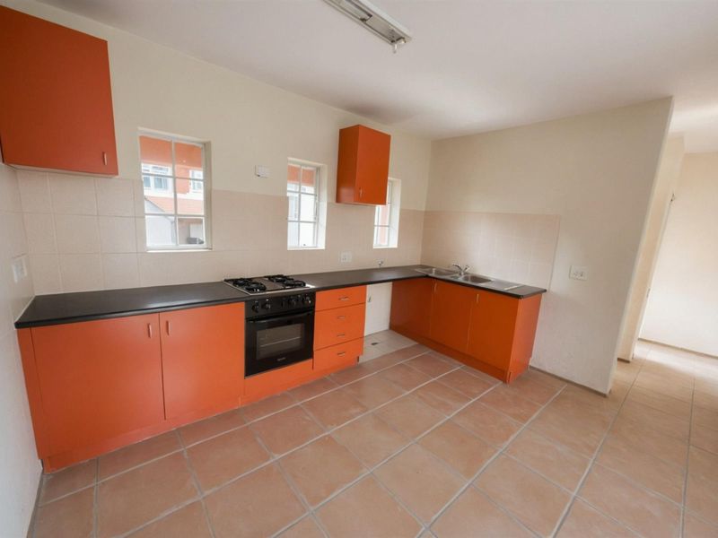 2Bed 1Bath Spacious Ground Floor Unit For Urgent Sale - Photo 5