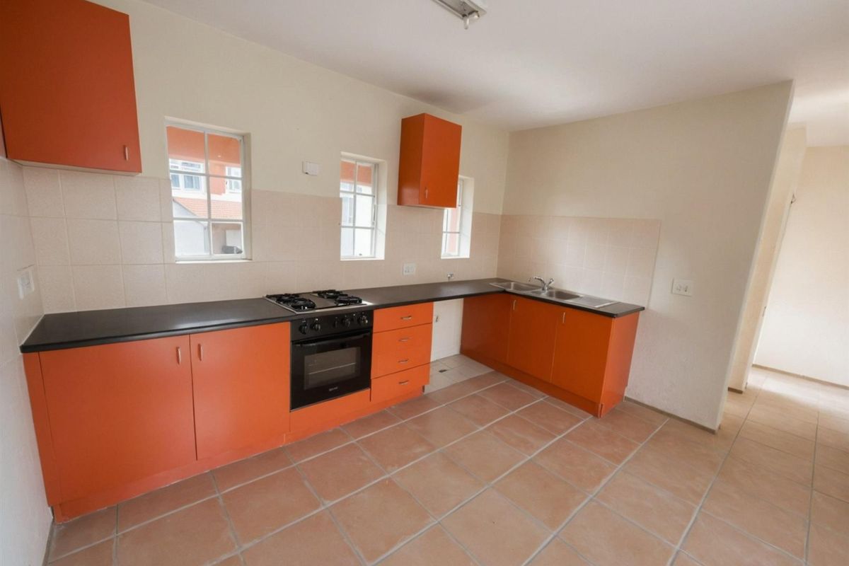 2Bed 1Bath Spacious Ground Floor Unit For Sale - Photo 5