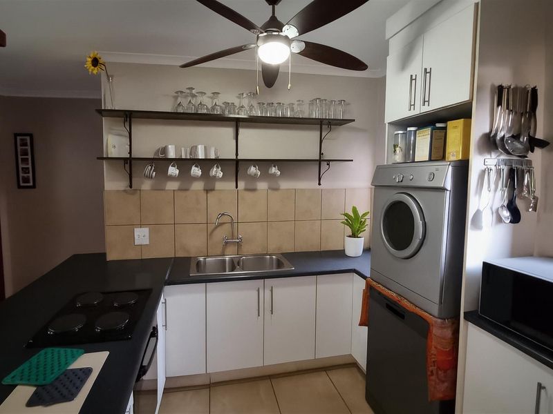 Immaculate townhouse in security complex for sale - Photo 8