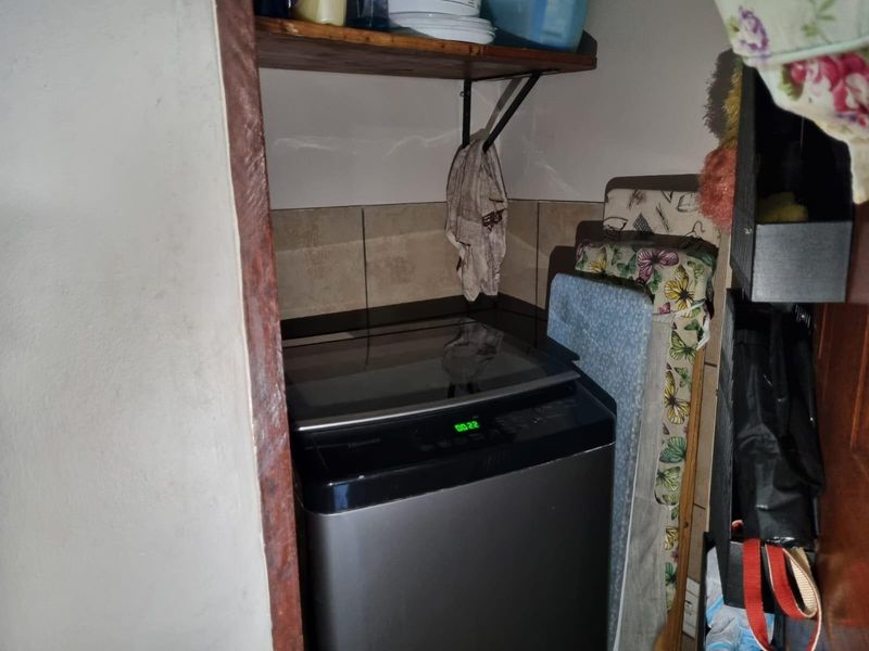 Immaculate townhouse in security complex for sale - Photo 10