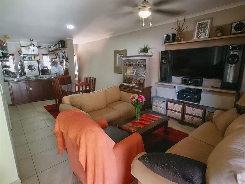 Immaculate townhouse in security complex for sale - Photo 5