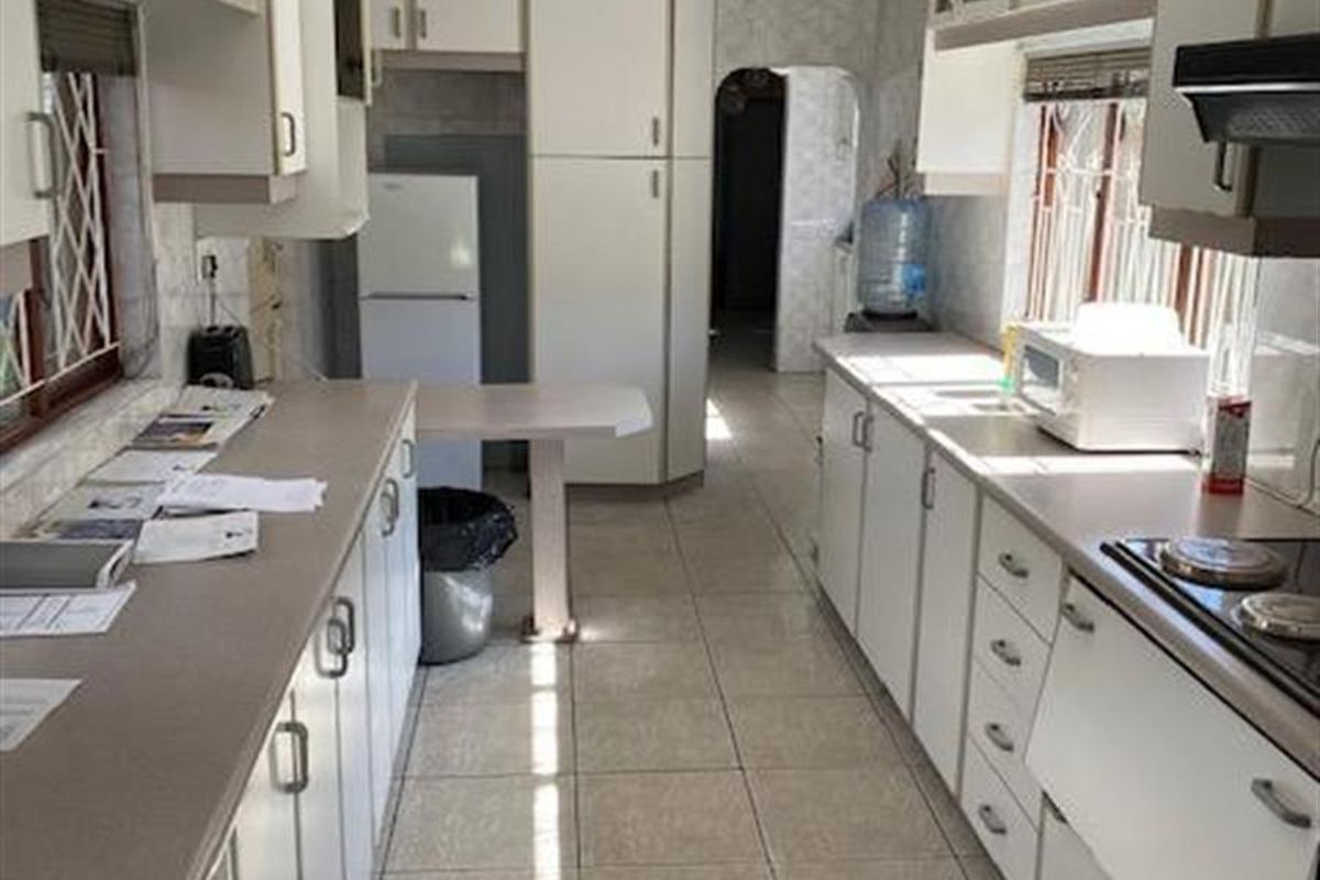 Prime Commercial Space to rent in Riverhorse - Photo 4