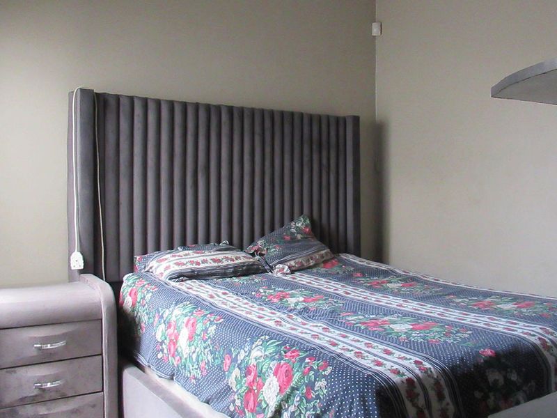 House For Sale in South Hills, Johannesburg - Photo 8