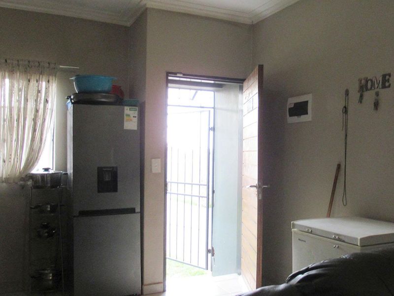 House For Sale in South Hills, Johannesburg - Photo 3