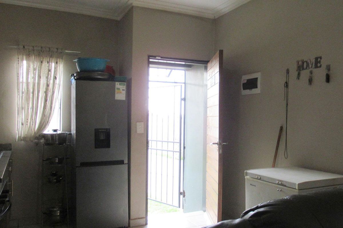 House For Sale in South Hills, Johannesburg - Photo 3