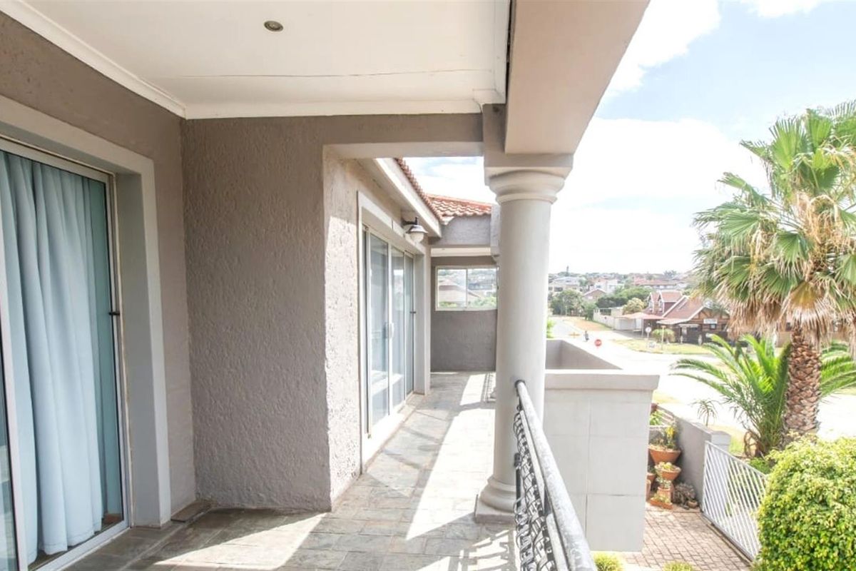 Spacious 4-Bedroom Home for Sale in Jeffreys Bay | Walk to Albatross Beach - Photo 2