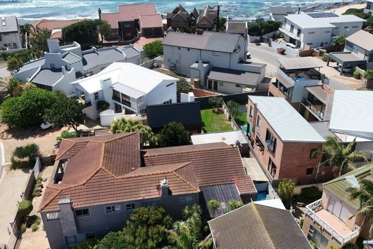 Spacious 4-Bedroom Home for Sale in Jeffreys Bay | Walk to Albatross Beach - Photo 4