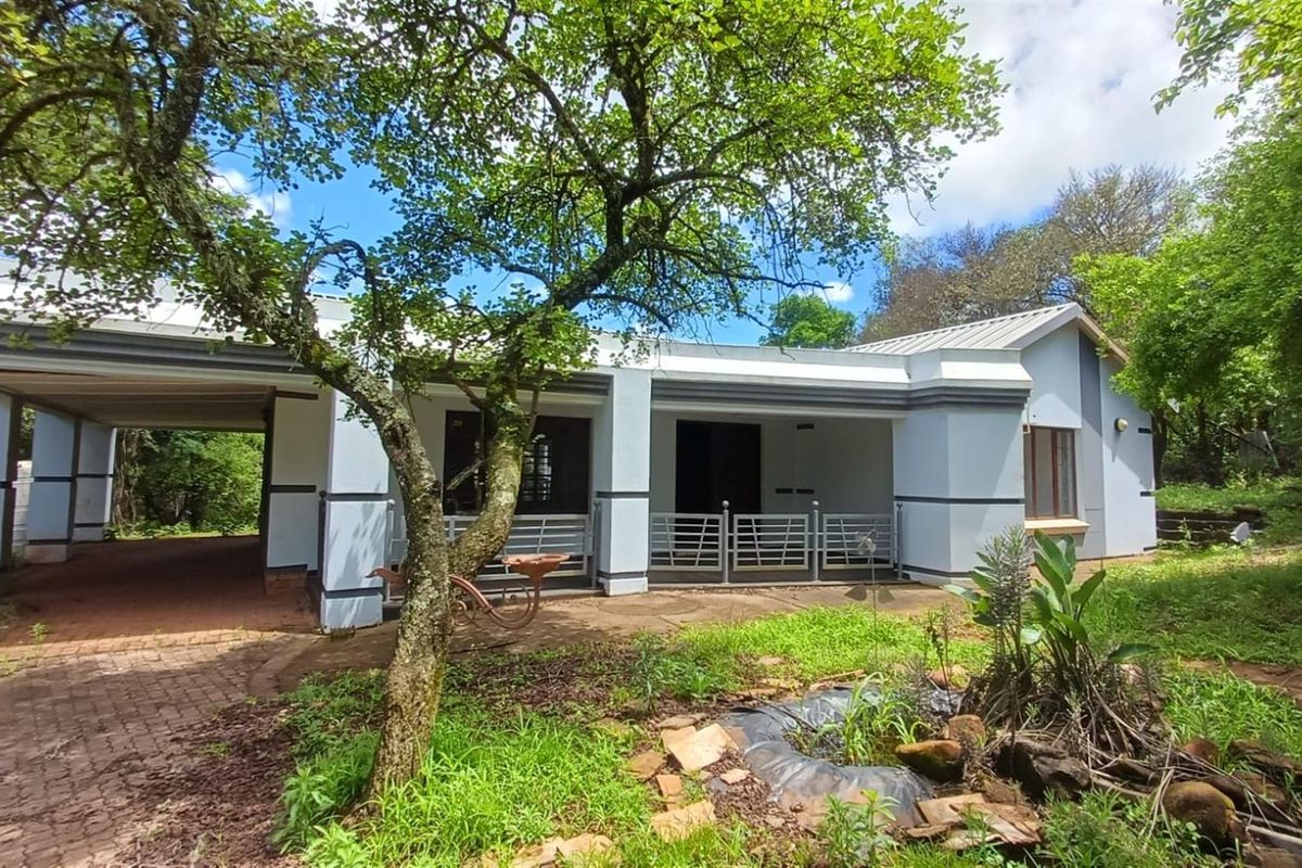 Bushveld Farm with Modern Home, Workshop and Water Security - Photo 4