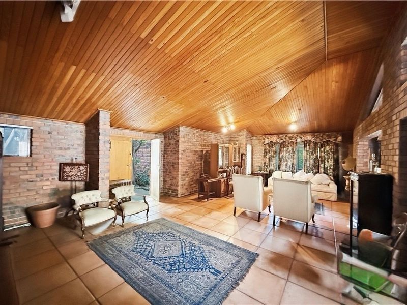 Charming Family Home on Corner Stand in Sought-After Oaklands - Photo 8