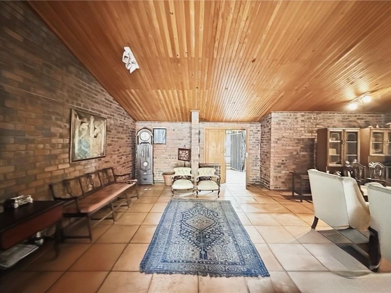 Charming Family Home on Corner Stand in Sought-After Oaklands - Photo 7