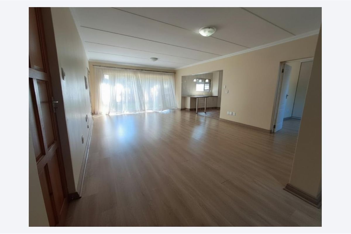 Beautifully Maintained Family Home in a Secure Area - Close to Schools, Shops and Main Roads - Photo 2