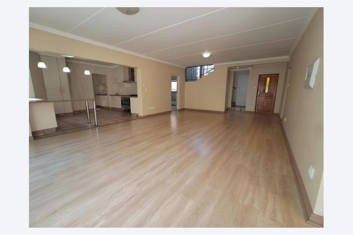 Beautifully Maintained Family Home in a Secure Area - Close to Schools, Shops and Main Roads - Photo 4