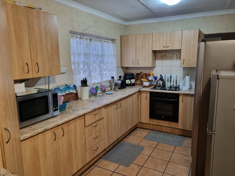 Affordable Prime Investment Property with Airbnb Income Potential - Owner Open to Offers - Photo 6