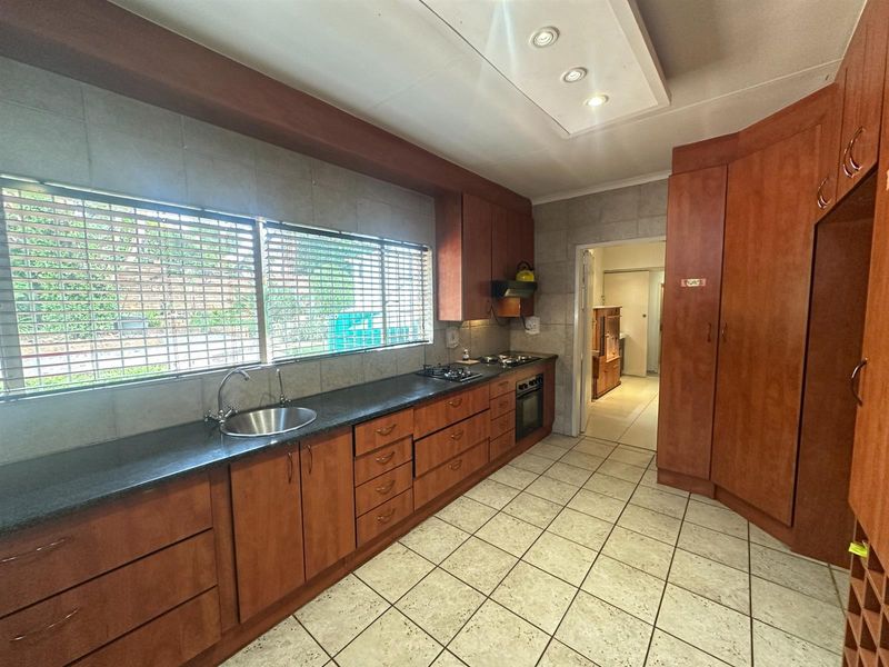 House For Sale in Faerie Glen, Pretoria - Photo 5