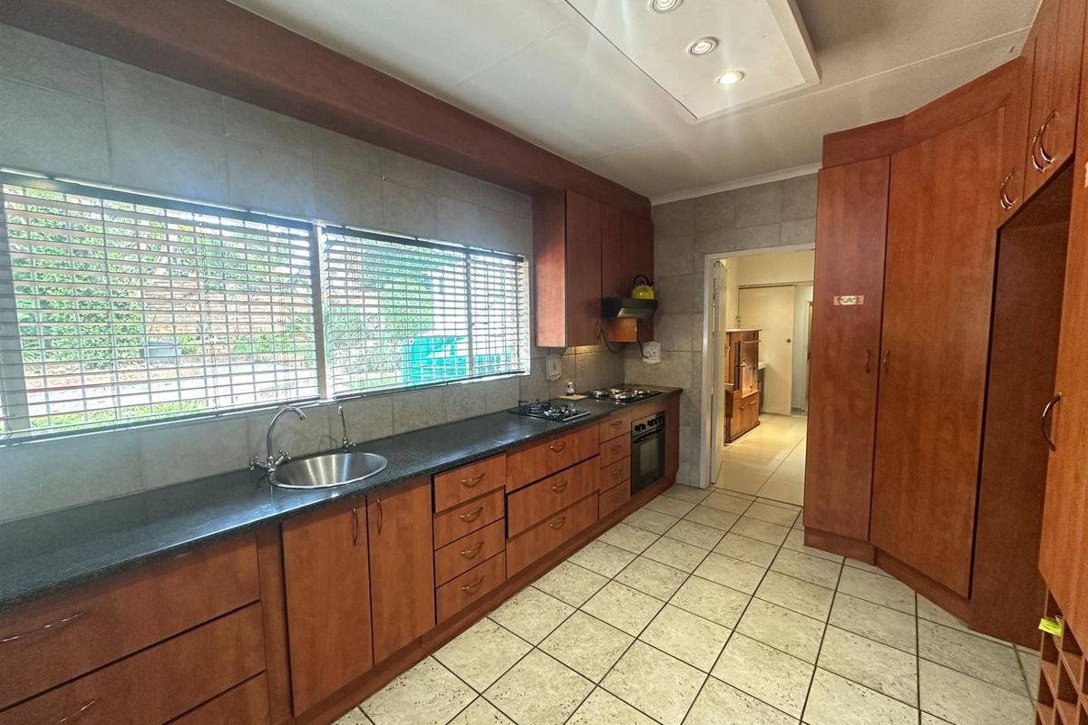 House For Sale in Faerie Glen, Pretoria - Photo 5