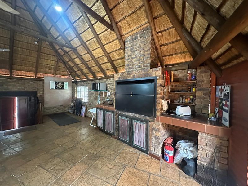 House For Sale in Faerie Glen, Pretoria - Photo 2