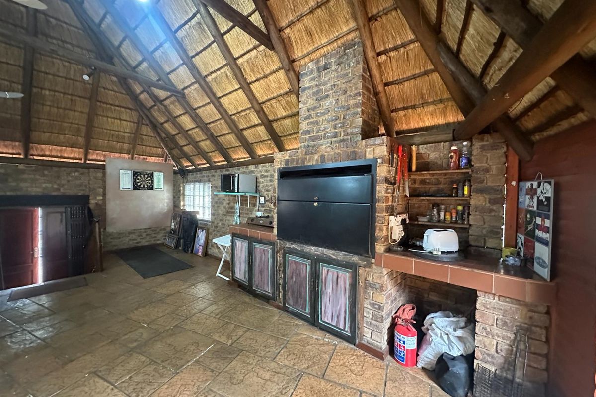 House For Sale in Faerie Glen, Pretoria - Photo 2