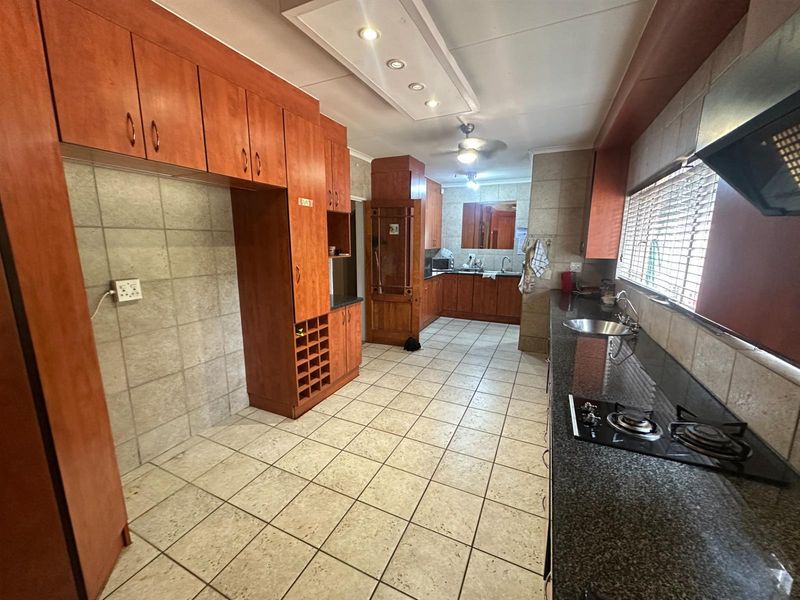 House For Sale in Faerie Glen, Pretoria - Photo 6