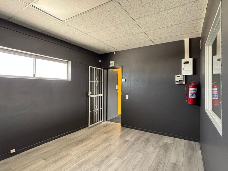 Commercial Property To Rent in Montague Gardens, Milnerton - Photo 6