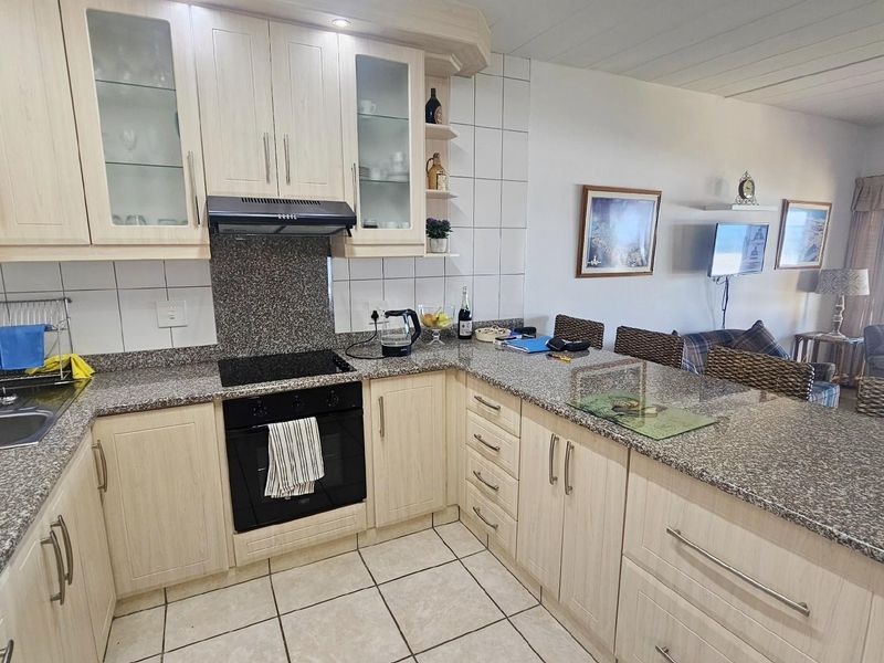 2 bedroom Apartment For Sale in Shelly Beach, Margate, KwaZulu Natal - Photo 4