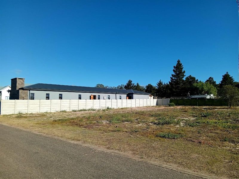 Large stand in Aloe Park with  no restrictions in building style - Photo 3