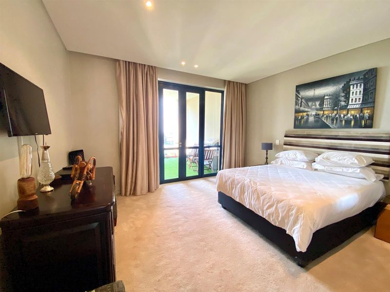 Luxury 2 Bed Apartment For Sale in Morningside, Sandton - Photo 10