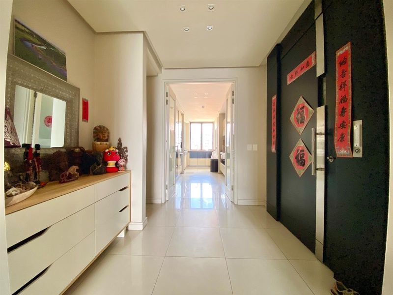 Luxury 2 Bed Apartment For Sale in Morningside, Sandton - Photo 7