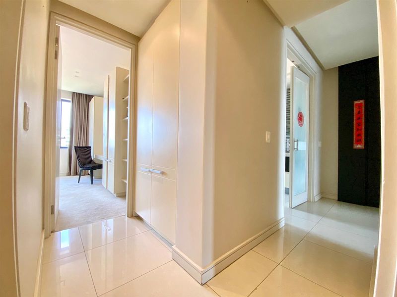 Luxury 2 Bed Apartment For Sale in Morningside, Sandton - Photo 8