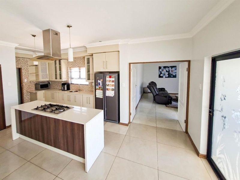 5 Bedroom Double Storey Family Home in Eldo Ridge Estate - Photo 5