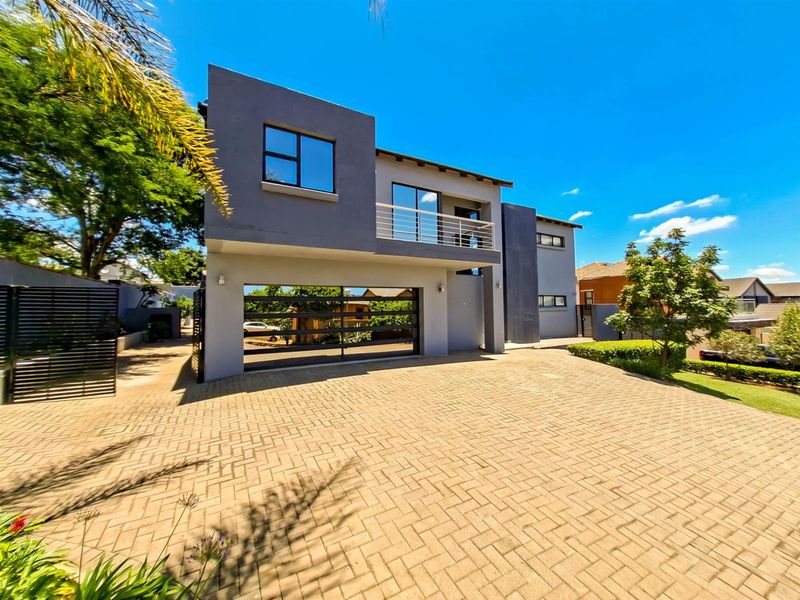 5 Bedroom Double Storey Family Home in Eldo Ridge Estate - Photo 2