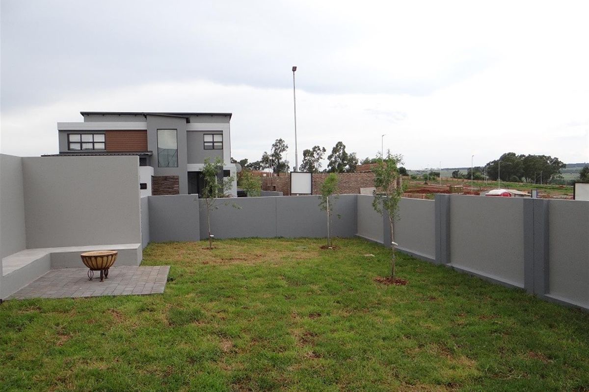4 Bedroom House For Sale in Fountainbrook Estate, Midstream Estate, Centurion - Photo 3