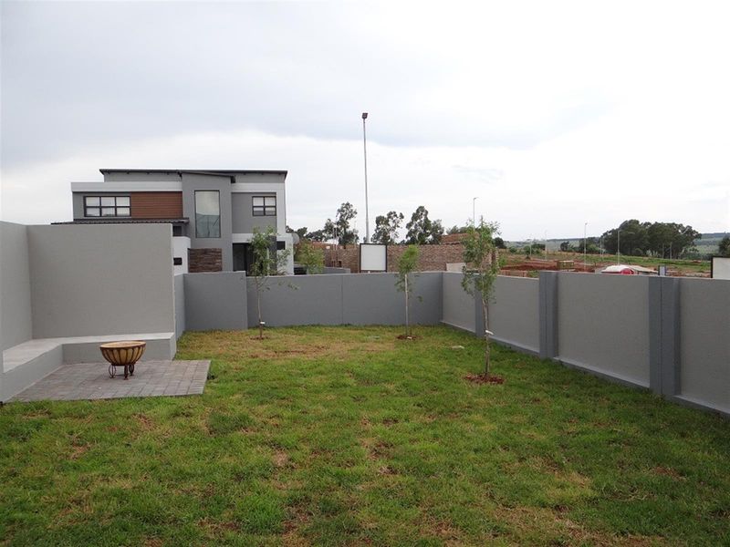 4 Bedroom House For Sale in Fountainbrook Estate, Midstream Estate, Centurion - Photo 3