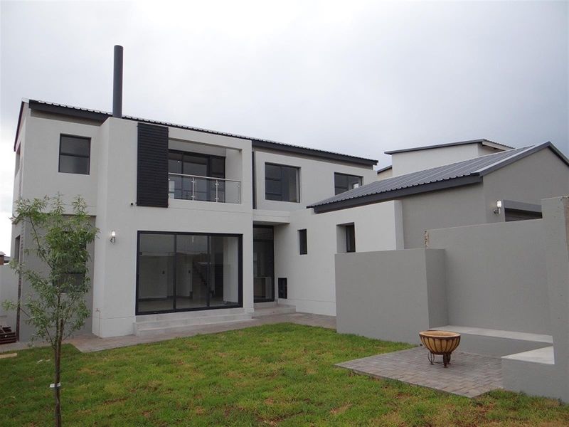 4 Bedroom House For Sale in Fountainbrook Estate, Midstream Estate, Centurion - Photo 5