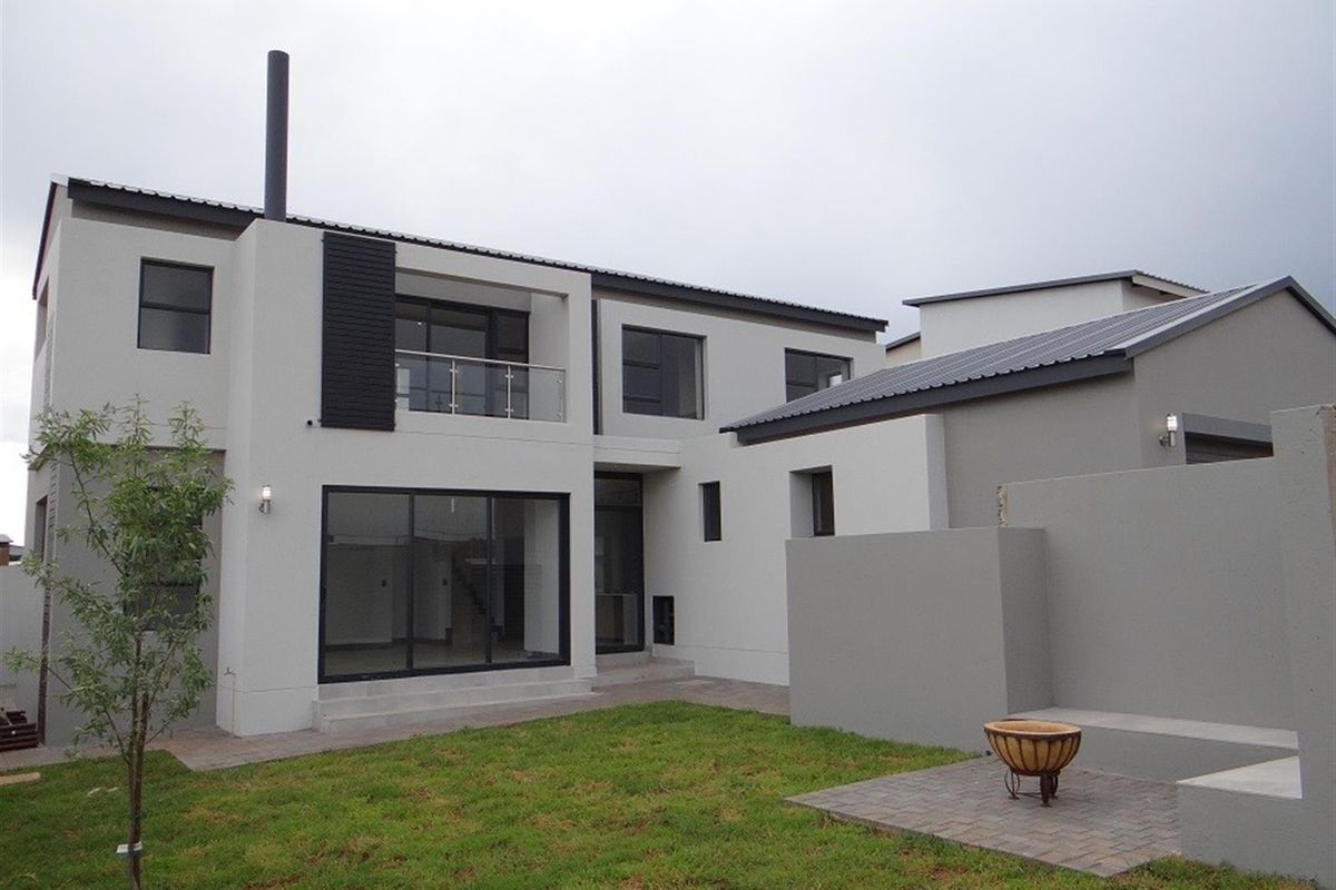 4 Bedroom House For Sale in Fountainbrook Estate, Midstream Estate, Centurion - Photo 5