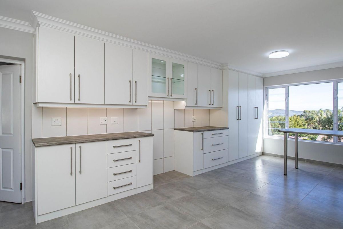 Newly Renovated Family Home With Lagoon Views - Photo 4