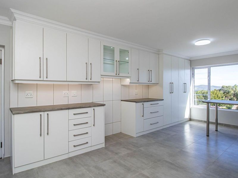 Newly Renovated Family Home With Lagoon Views - Photo 4