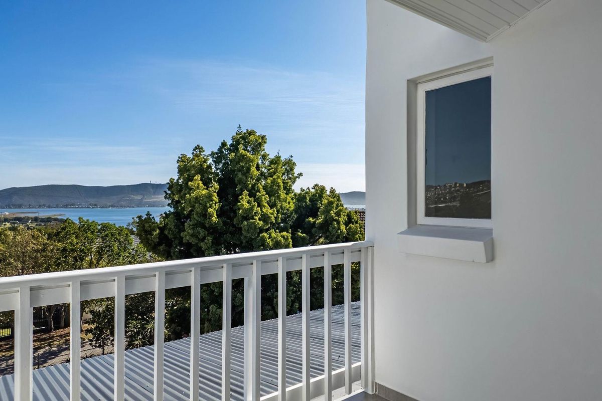 Newly Renovated Family Home With Lagoon Views - Photo 5