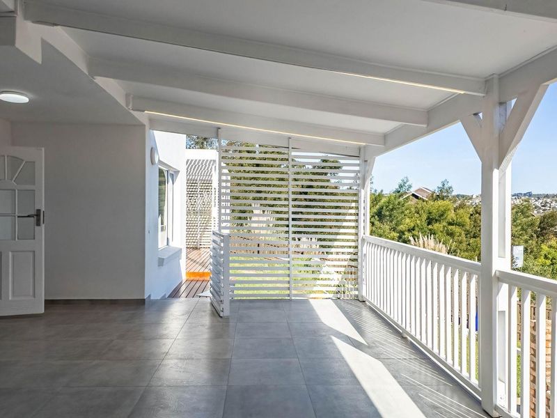 Newly Renovated Family Home With Lagoon Views - Photo 8