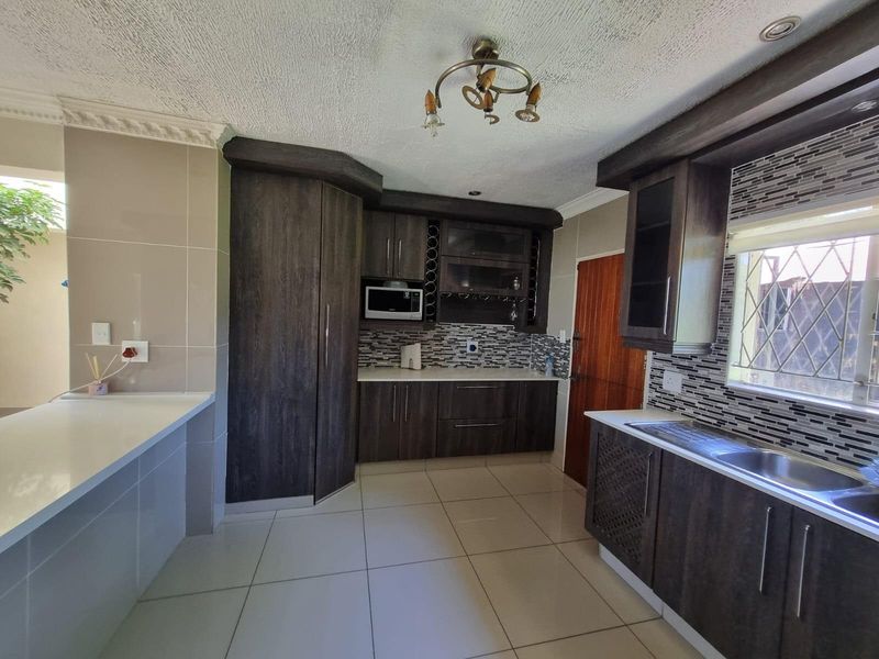 House for Sale , in  Noordwyk Midrand - Photo 4