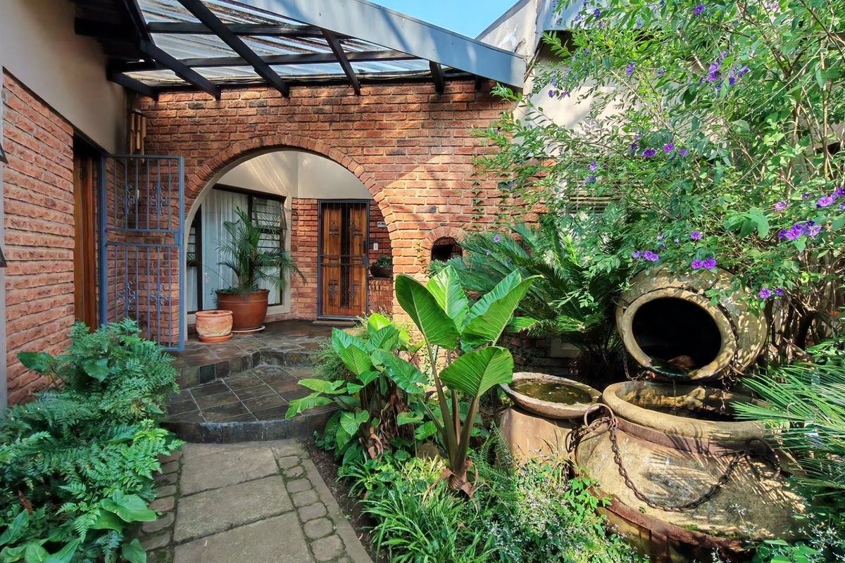 3 Bedroom house with flat in Aerorand - Photo 5