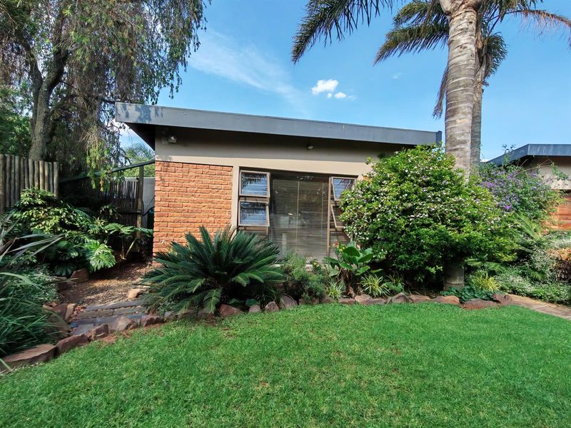 3 Bedroom house with flat in Aerorand - Photo 4